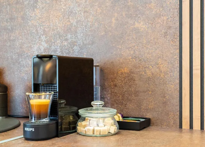 Glamour 8