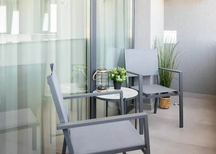 Glamour 8 * ブカレスト