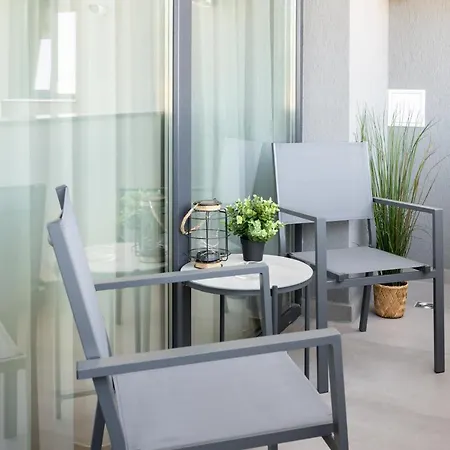 Glamour 8 * Bükreş